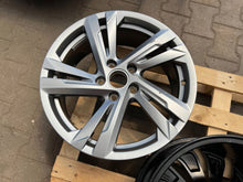 Laden Sie das Bild in den Galerie-Viewer, 1x Alufelge 17 Zoll 5x112 2GA601025AM VW T-Roc Rim Wheel FEL2123161031so