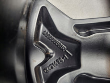 Laden Sie das Bild in den Galerie-Viewer, 1x Alufelge 17 Zoll 6.5" 5x114.3 32ET Glanz Schwarz 403000581R Dacia Duster FEL6523738543sv
