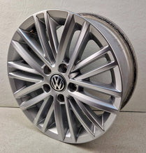 Laden Sie das Bild in den Galerie-Viewer, 1x Alufelge 16 Zoll 6.5" 5x112 46ET Glanz Silber 5G0601025AT VW Golf VII I FEL4988724548bd