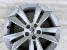 Laden Sie das Bild in den Galerie-Viewer, 1x Alufelge 17 Zoll 7.0&quot; 5x108 40 5ET Glanz Silber 31471309 Volvo S60 V60