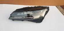 Laden Sie das Bild in den Galerie-Viewer, Frontscheinwerfer Skoda Superb III 3V1941015D Full LED Links Headlight