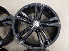 Laden Sie das Bild in den Galerie-Viewer, 4x Alufelge 18 Zoll 7.0" 5x112 45ET Matt Schwarz 2GA601025G VW T-Roc Rim Wheel FEL2804686637at