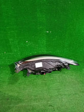 Laden Sie das Bild in den Galerie-Viewer, Frontscheinwerfer Renault Captur I 260107244R Rechts Scheinwerfer Headlight SCH5225762131en
