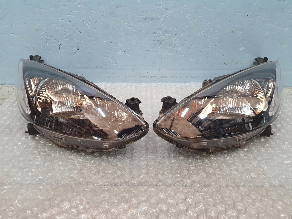 Frontscheinwerfer Mazda Demio DR61-51030 D651-51040 Ein Satz Headlight