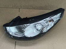 Laden Sie das Bild in den Galerie-Viewer, Frontscheinwerfer Hyundai Ix35 92101-2Y Links Scheinwerfer Headlight SCH3246035684wh