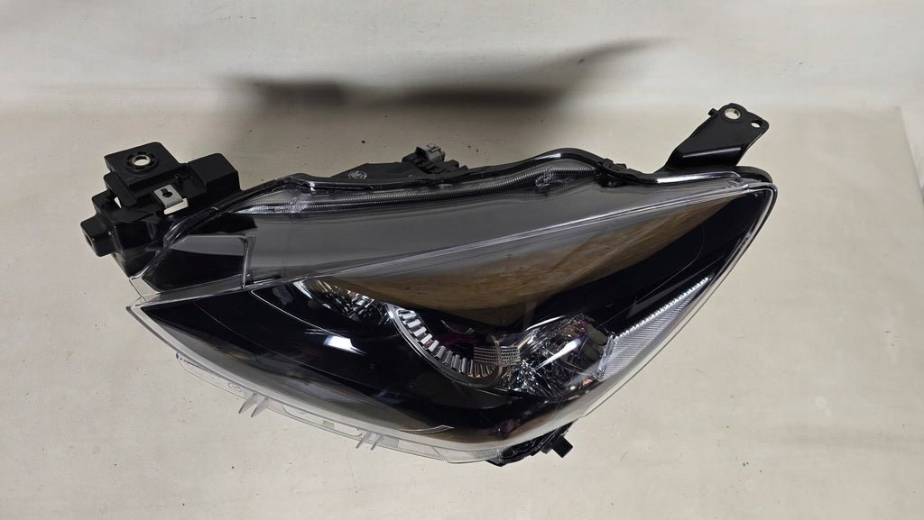 Frontscheinwerfer Mazda II D43N-51040 Full LED Ein Stück (Rechts oder Links)