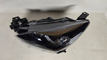 Laden Sie das Bild in den Galerie-Viewer, Frontscheinwerfer Mazda II D43N-51040 Full LED Ein Stück (Rechts oder Links)