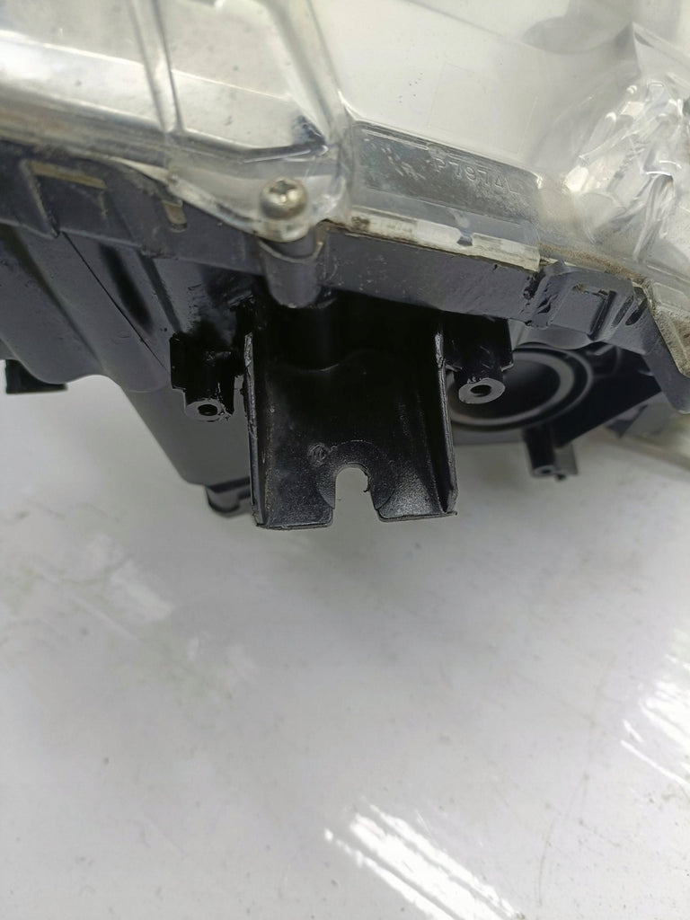 Frontscheinwerfer Mitsubishi Pajero I Sport II 8301A877 Links Headlight SCH1393163052vy