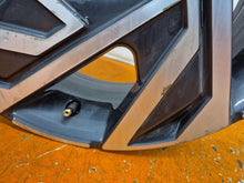 Load image into Gallery viewer, 1x Alufelge 16 Zoll 6.0" 4x100 50ET Glanz Grau 52910-Q0230 Hyundai I20 Iii FEL8142485040cg