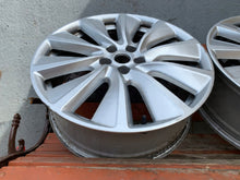 Laden Sie das Bild in den Galerie-Viewer, 1x Alufelge 19 Zoll 7.0&quot; 5x108 38ET Glanz Silber YP00064580 Opel Grandland X