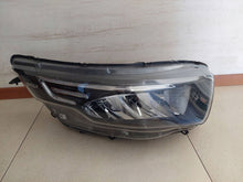 Laden Sie das Bild in den Galerie-Viewer, Frontscheinwerfer Iveco Daily I 5802711799 5802711800 LED Ein Satz Headlight SCH7495216195et