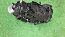 Laden Sie das Bild in den Galerie-Viewer, Frontscheinwerfer Mercedes-Benz Eqb X243 A2439068900KZ Links Headlight