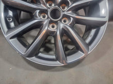 Laden Sie das Bild in den Galerie-Viewer, 1x Alufelge 18 Zoll 7.0" 5x114.3 45ET Glanz Silber 9965B57080 Mazda 3 Rim Wheel FEL7419046674bi
