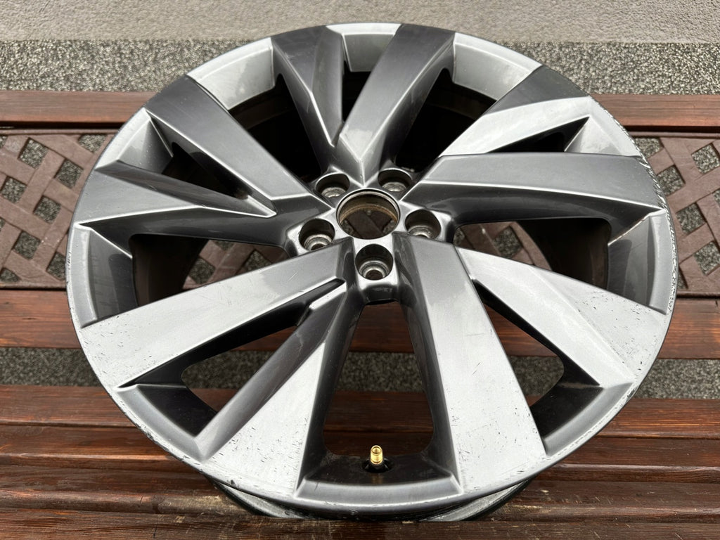 1x Alufelge 18 Zoll 7.0" 5x100 39ET Glanz Graphit 2GM601025L VW T-Cross FEL8067538460lt
