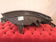 Laden Sie das Bild in den Galerie-Viewer, Frontscheinwerfer Renault 260100650 Rechts Scheinwerfer Headlight SCH3434131748vw