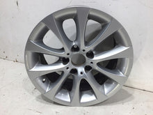 Laden Sie das Bild in den Galerie-Viewer, 1x Alufelge 17 Zoll 8.0" 5x120 34ET Glanz Silber 6768854 BMW 1 Rim Wheel FEL5333070673qf
