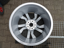Laden Sie das Bild in den Galerie-Viewer, 1x Alufelge 18 Zoll 8.5" 5x112 50ET Glanz 8S0601025AN Audi Tt Rim Wheel FEL9004812059dq