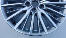 Laden Sie das Bild in den Galerie-Viewer, 1x Alufelge 18 Zoll 7.0&quot; 5x114.3 38ET Mitsubishi Outlander Eclipse Cross