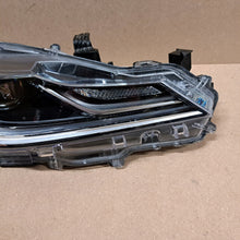 Laden Sie das Bild in den Galerie-Viewer, Frontscheinwerfer Toyota Corolla 8111002T51 LED Rechts Scheinwerfer Headlight