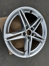 Laden Sie das Bild in den Galerie-Viewer, 1x Alufelge 18 Zoll 8.0" 5x112 40ET 8W0601025EC Audi A4 Rim Wheel FEL3567967657qf
