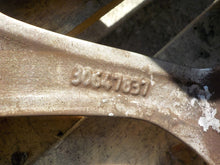 Laden Sie das Bild in den Galerie-Viewer, 1x Alufelge 17 Zoll 7.0&quot; 5x108 52,5ET 30647837 Volvo S40 Ii Rim Wheel