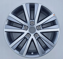 Laden Sie das Bild in den Galerie-Viewer, 1x Alufelge 17 Zoll 7.0" 5x120 50ET 7E0601025L VW I Rim Wheel FEL8656086805za