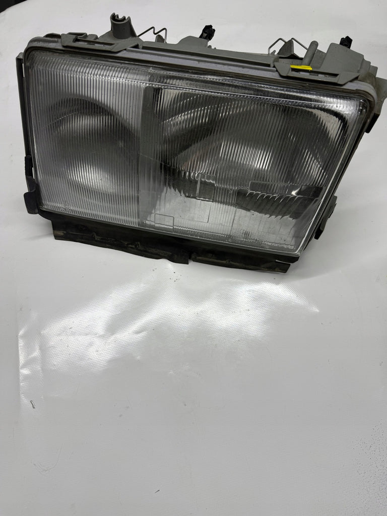 Frontscheinwerfer Mercedes-Benz W124 AK-12-710411 Links Scheinwerfer Headlight SCH4640629339hv