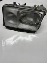 Laden Sie das Bild in den Galerie-Viewer, Frontscheinwerfer Mercedes-Benz W124 AK-12-710411 Links Scheinwerfer Headlight SCH4640629339hv