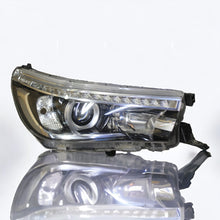 Laden Sie das Bild in den Galerie-Viewer, Frontscheinwerfer Toyota Hilux LED Ein Stück (Rechts oder Links) Headlight