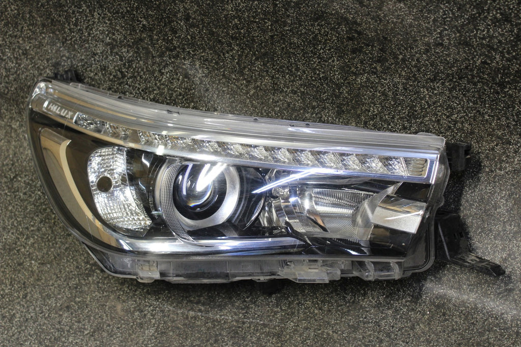 Frontscheinwerfer Toyota Hilux LED Ein Stück (Rechts oder Links) Headlight SCH9974647243kc