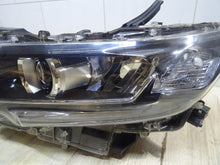 Laden Sie das Bild in den Galerie-Viewer, Frontscheinwerfer Toyota Land Cruiser LED Ein Stück (Rechts oder Links)