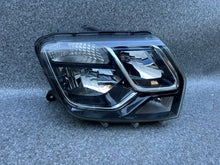 Laden Sie das Bild in den Galerie-Viewer, Frontscheinwerfer Dacia Duster 260100156R FALSE Scheinwerfer Headlight SCH6131469085rx