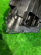 Load image into Gallery viewer, Frontscheinwerfer Kia Ceed 92102J7051 Rechts Scheinwerfer Headlight