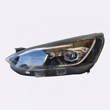 Laden Sie das Bild in den Galerie-Viewer, Frontscheinwerfer Ford Focus JX7B-13E017-AH Links Scheinwerfer Headlight