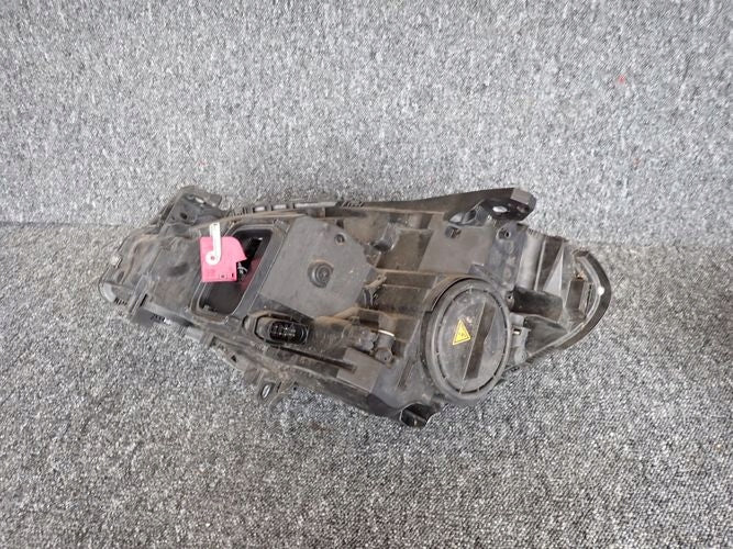 Frontscheinwerfer Mercedes-Benz W246 A2468207261 Xenon Rechts Headlight