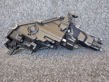 Laden Sie das Bild in den Galerie-Viewer, Frontscheinwerfer Toyota Yaris Links Scheinwerfer Headlight