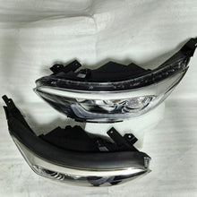 Load image into Gallery viewer, Frontscheinwerfer Kia Stonic LED Ein Satz Scheinwerfer Headlight SCH5944108547tp
