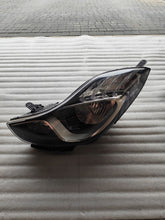 Laden Sie das Bild in den Galerie-Viewer, Frontscheinwerfer Hyundai Ix20 92101-1KXXX Links Scheinwerfer Headlight SCH4581080621tq