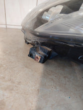 Laden Sie das Bild in den Galerie-Viewer, Frontscheinwerfer Mazda II D651-51040 Links Scheinwerfer Headlight