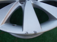 Laden Sie das Bild in den Galerie-Viewer, 1x Alufelge 17 Zoll 7.5" 5x120 37ET Glanz Silber 6796240 BMW F30 F31 Rim Wheel FEL7165380918dc