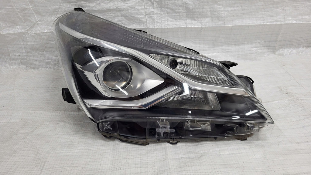 Frontscheinwerfer Toyota Yaris LED Rechts Scheinwerfer Headlight