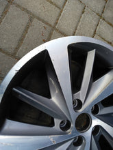 Load image into Gallery viewer, 1x Alufelge 18 Zoll 7.5&quot; 5x112 51ET Glanz Grau 5F0601025E Mg Leon Rim Wheel