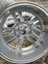 Laden Sie das Bild in den Galerie-Viewer, 4x Alufelge 17 Zoll 7.0" 5x112 40ET Glanz Silber AT70740V22 Rim Wheel FEL1683523686zv