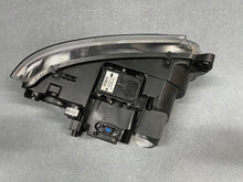 Laden Sie das Bild in den Galerie-Viewer, Frontscheinwerfer Land Rover Range III 7H4213W029BC Xenon Rechts Headlight SCH6526689545ou