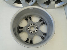 Laden Sie das Bild in den Galerie-Viewer, 4x Alufelge 17 Zoll 7.5" 5x112 47 5ET Glanz Silber A2044013602 Mercedes-Benz FEL7045439477ne