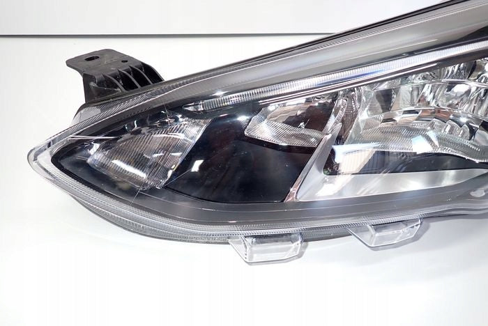Frontscheinwerfer Ford Focus MX7B-13E015-CE Ein Stück (Rechts oder Links) SCH3836636213qx