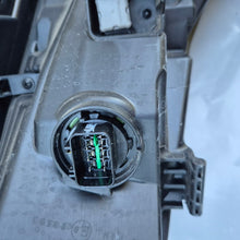 Laden Sie das Bild in den Galerie-Viewer, Frontscheinwerfer Hyundai Tucson 92207N7400 Links Scheinwerfer Headlight SCH7177512245zw