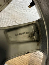 Laden Sie das Bild in den Galerie-Viewer, 1x Alufelge 17 Zoll 8.0" 5x112 38ET Glanz Silber 4F0601025BM Audi Rim Wheel FEL1059463318ke