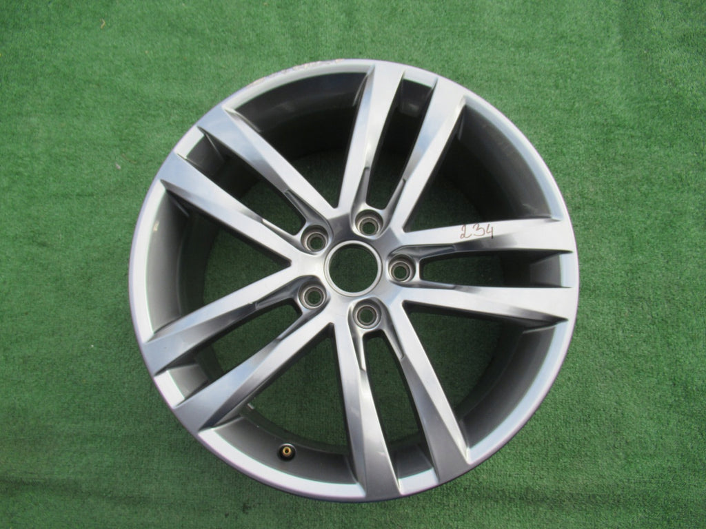 1x Alufelge 18 Zoll 7.5" 5x112 51ET Glanz Grau 5G0601025AF VW Golf Rim Wheel