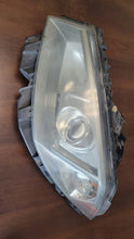 Laden Sie das Bild in den Galerie-Viewer, Frontscheinwerfer Renault Megane II 8200073224H 89307030 89030469 Xenon Links